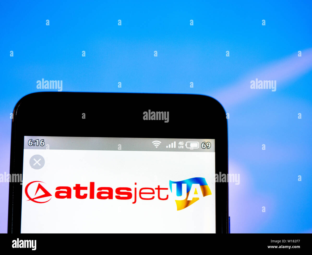 In questa foto illustrazione la Atlasjet UA logo è visto visualizzata su uno smartphone Foto Stock