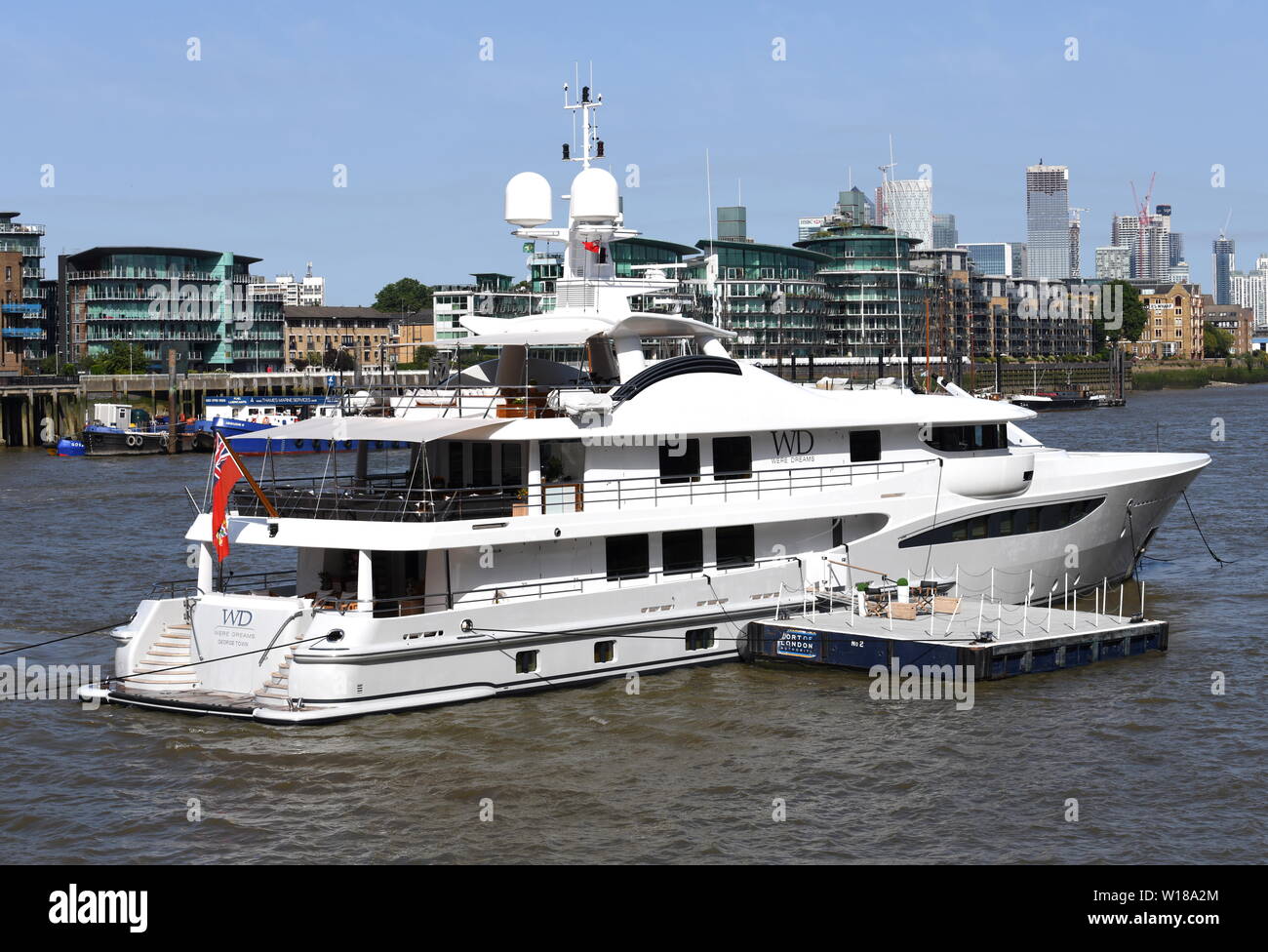 Super yacht erano sogni in visita a Londra. Essa è stata progettata da architetto Marino Tim Heyward. Sono stati i sogni ha un equipaggio di 13 e 10 ospiti. Foto Stock