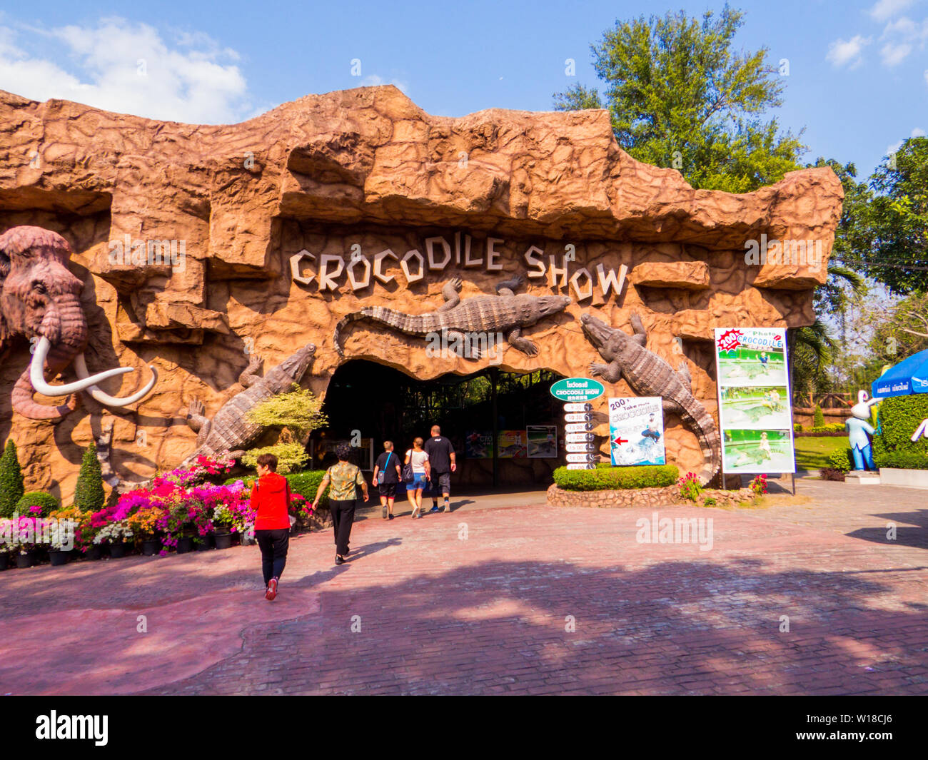 Ingresso alla Mostra di coccodrillo in Sriracha Tiger Zoo in Pattaya, Thailandia Foto Stock