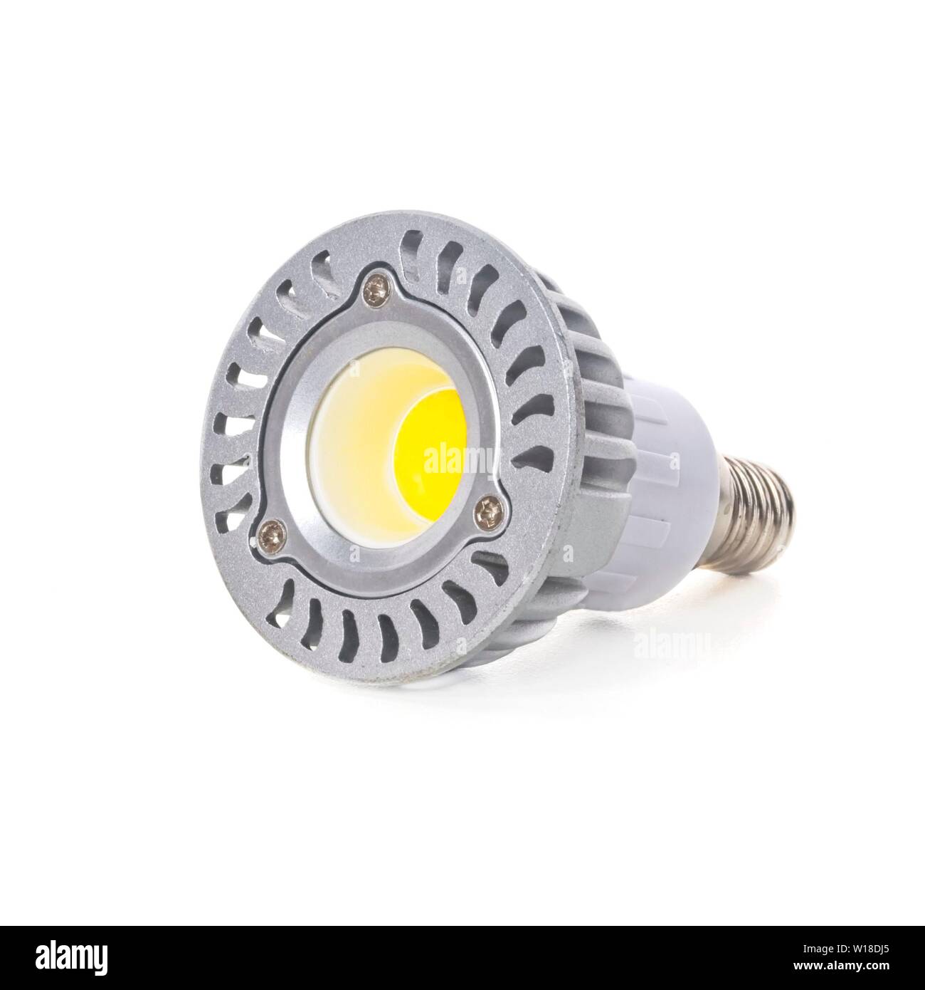 Risparmio energetico LED lampadina luce isolati su sfondo bianco Foto Stock
