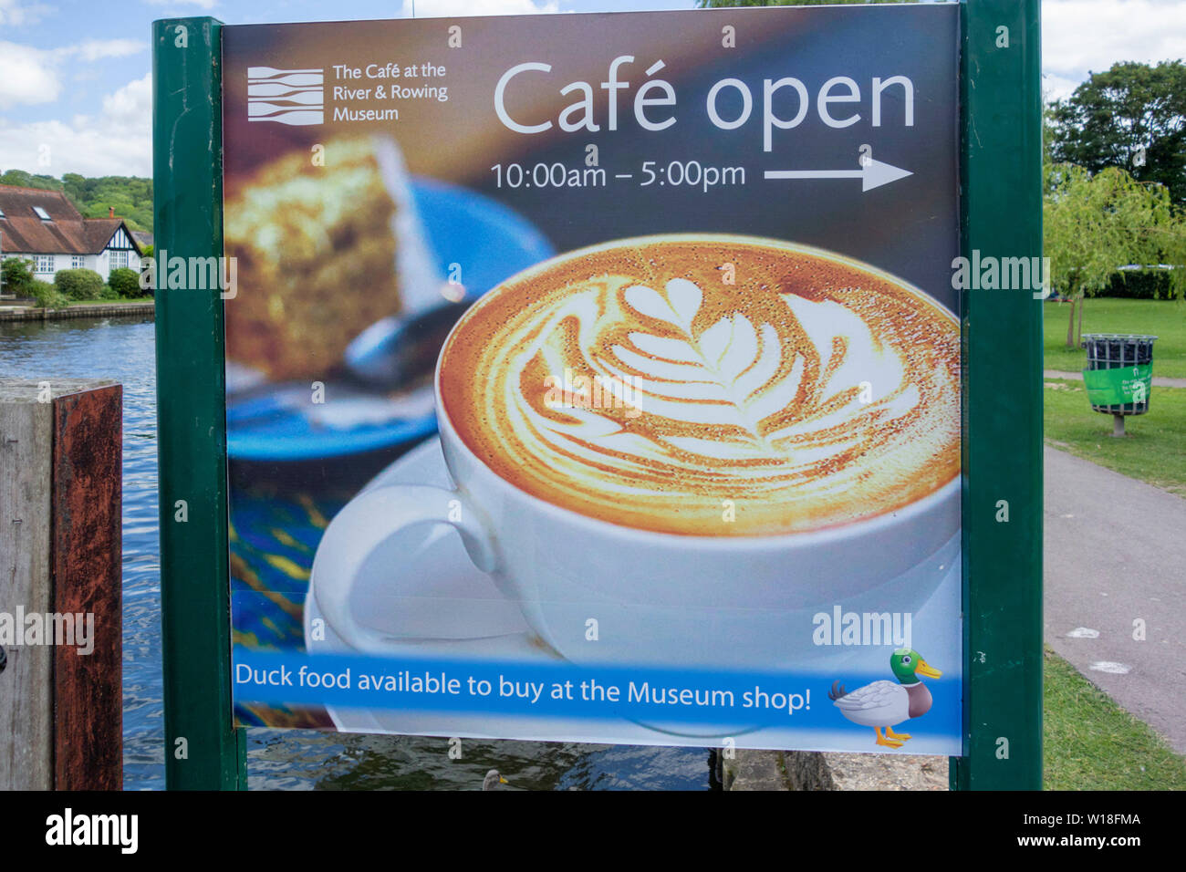 Cafe Open Firmare presso il River & Rowing Museum Henley on Thames Regno Unito Foto Stock