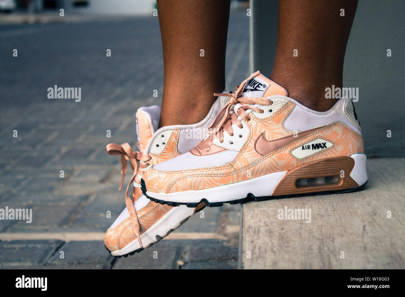 Nike Air Max su gradini Foto Stock