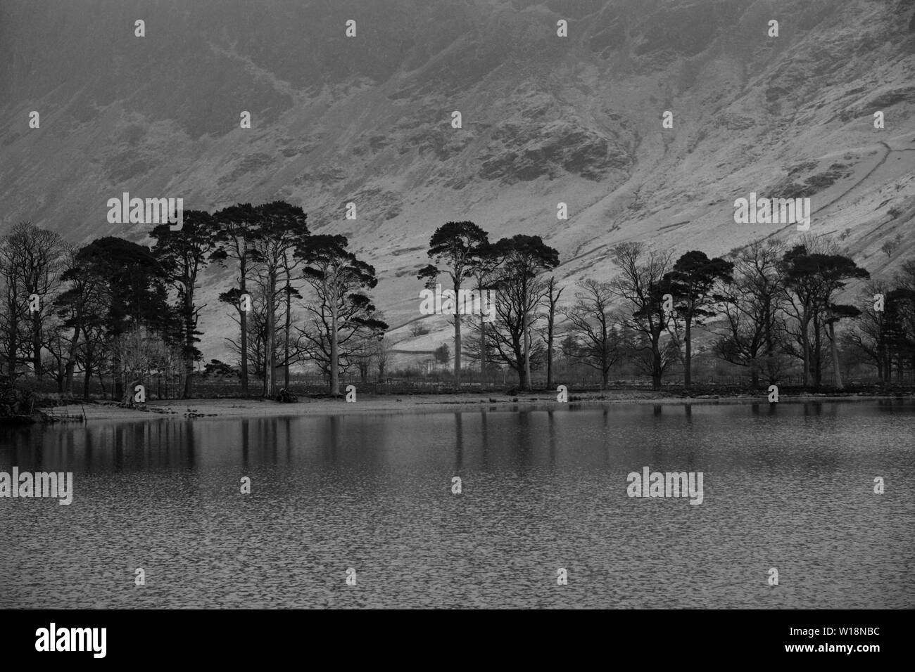 La nebbia vista su Buttermere, Parco Nazionale del Distretto dei Laghi, Cumbria, England, Regno Unito Foto Stock