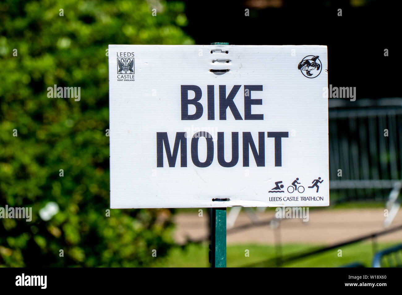 Il Castello di Leeds triathlon 2019 - Supporto per bicicletta segno Foto Stock