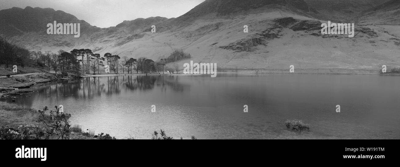 La nebbia vista su Buttermere, Parco Nazionale del Distretto dei Laghi, Cumbria, England, Regno Unito Foto Stock
