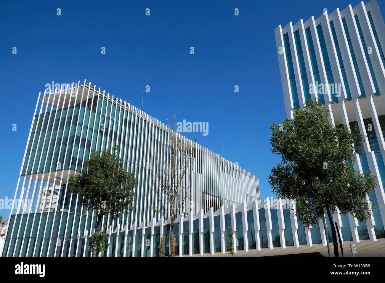 La sede centrale di EDP azienda europea edificio progettato dagli architetti Aires Mateus architettura moderna a Lisbona Portogallo Europa KATHY DEWITT Foto Stock