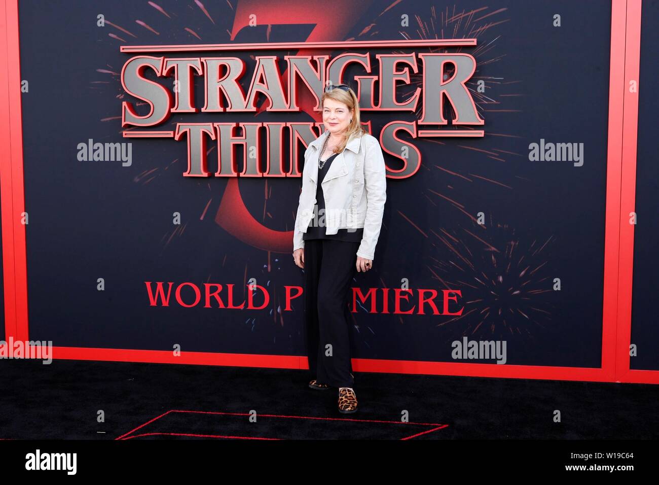 Catherine Curtin presso gli arrivi per straniero cose 3 Season premiere su NETFLIX, Santa Monica High School - Barnum Hall, Santa Monica, CA 28 Giugno 2019. Foto di: Priscilla concedere/Everett Collection Foto Stock