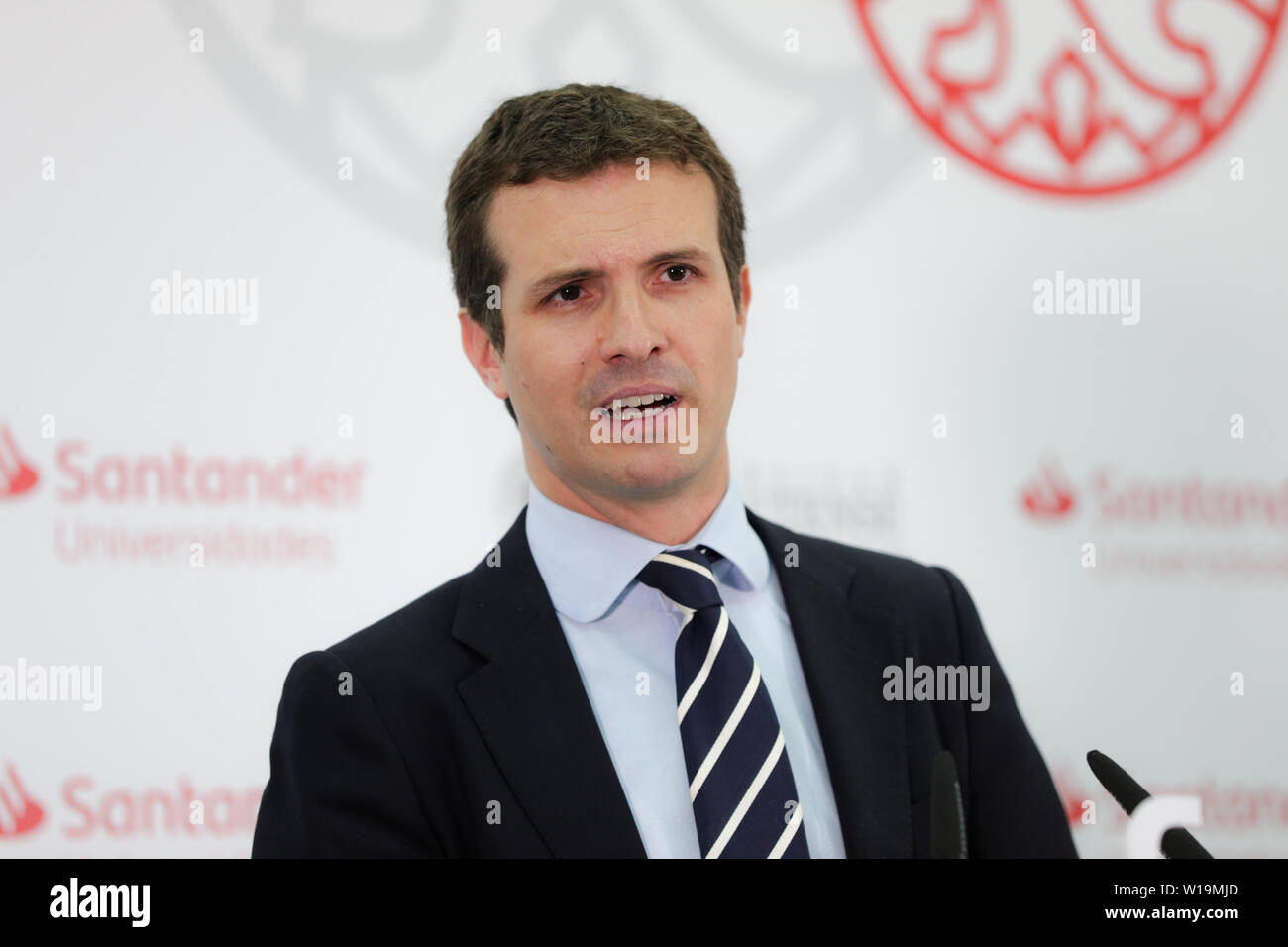 Madrid, Spagna. 1 Luglio, 2019. PABLO CASADO visto che parla in apertura del corso. In San Lorenzo de El Escorial (Madrid), l ex presidente del governo di José María-un Aznar offre alcune parole di apertura del FAES corso estivo, inaugurato dal leader del PP, Pablo Casado. Credito: Gesù Hellin/ZUMA filo/Alamy Live News Foto Stock