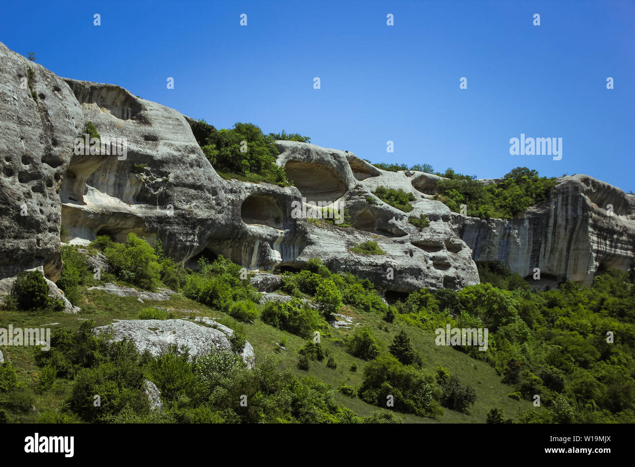 Splendide vedute delle grotte di montagna in Eski-Kermen, Crimea. Foto Stock