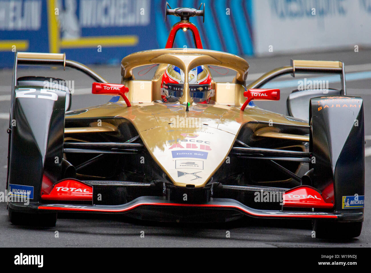 Jean Eric Vergne durante la sessione di qualifiche precedendo la Julius Bär Formula e in gara nella capitale svizzera Berna. Foto Stock