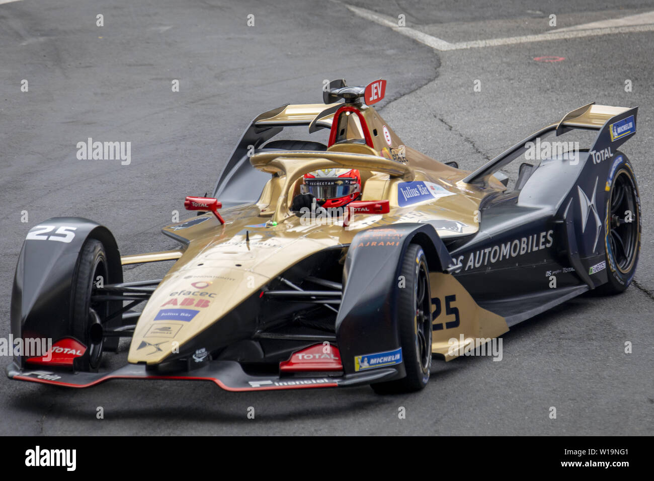 Jean Eric Vergne durante la sessione di qualifiche precedendo la Julius Bär Formula e in gara nella capitale svizzera Berna. Foto Stock