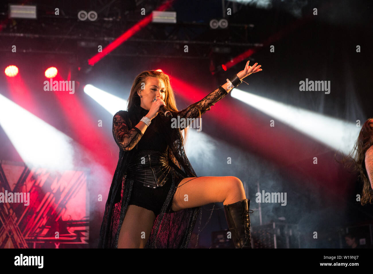 Oslo, Norvegia - 27 giugno 2019. La svedese heavy metal band Amaranthe esegue un concerto dal vivo durante il norvegese music festival tonnellate di roccia 2019 a Oslo. Qui la cantante Elize Ryd è visto dal vivo sul palco. (Photo credit: Gonzales foto - Per-Otto Oppi). Foto Stock