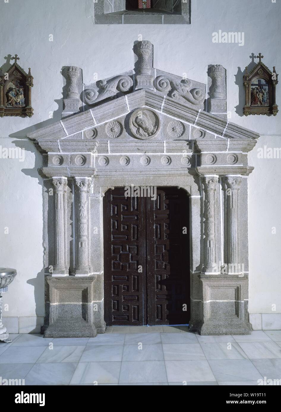 PORTADA DE LA Sacristia de la Iglesia de San Juan Bautista de Hinojosa del Duque CONOCIDA COMO LA CATEDRAL DE LA SIERRA - SIGLO XVI. Autore: HERNAN RUIZ II O HERNAN RUIZ EL JOVEN. Posizione: Iglesia de San Juan Bautista. HINOJOSA DEL DUQUE. CORDOBA. Spagna. Foto Stock