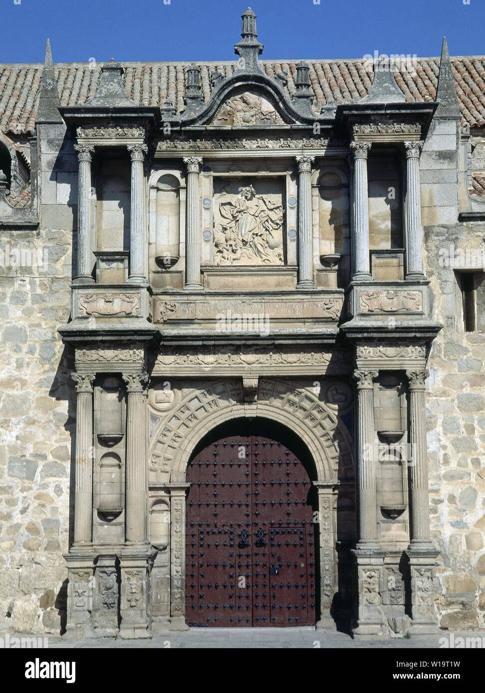PORTADA PLATERESCA DE LA IGLESIA de San Juan Bautista de Hinojosa del Duque CONOCIDA COMO LA CATEDRAL DE LA SIERRA - SIGLO XVI. Autore: HERNAN RUIZ El Viejo. Posizione: Iglesia de San Juan Bautista. HINOJOSA DEL DUQUE. CORDOBA. Spagna. Foto Stock