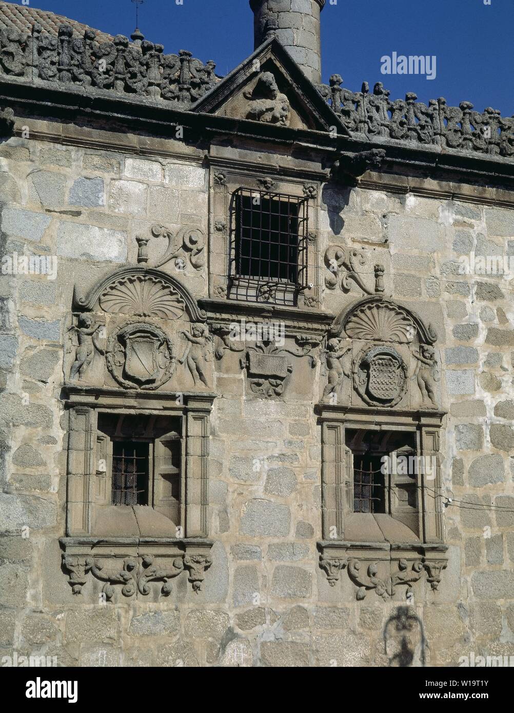 VENTANAS DE LA IGLESIA de San Juan Bautista de Hinojosa del Duque CONOCIDA COMO LA CATEDRAL DE LA SIERRA - SIGLO XVI. Autore: HERNAN RUIZ II O HERNAN RUIZ EL JOVEN. Posizione: Iglesia de San Juan Bautista. HINOJOSA DEL DUQUE. CORDOBA. Spagna. Foto Stock