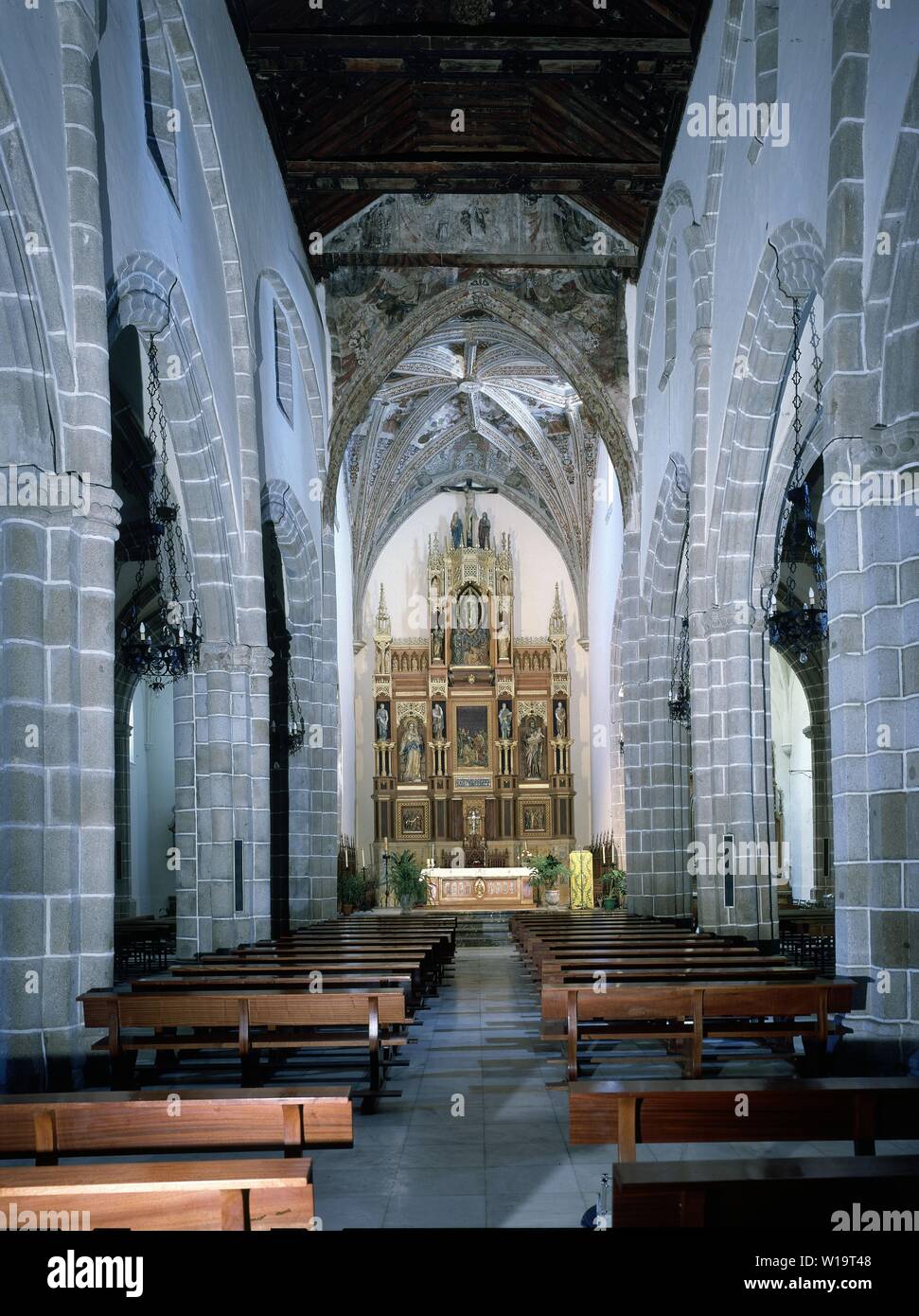 La Iglesia de San Juan Bautista de Hinojosa del Duque CONOCIDA COMO LA CATEDRAL DE LA SIERRA - siglo XVI - INICIADA POR HERNAN RUIZ El Viejo. Autore: HERNAN RUIZ II O HERNAN RUIZ EL JOVEN. Posizione: Iglesia de San Juan Bautista. HINOJOSA DEL DUQUE. CORDOBA. Spagna. Foto Stock