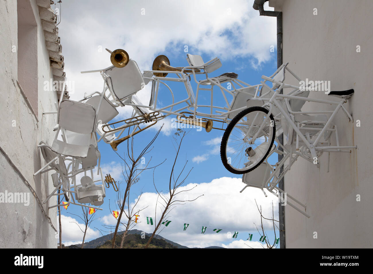 Un arte di installazione nel villaggio di Genalguacil in Andalusia in Spagna. Foto Stock