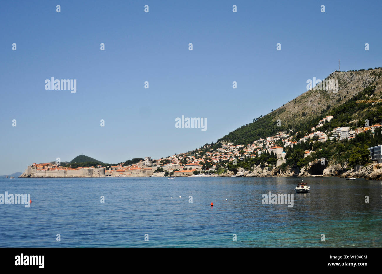 Lo skyline di Dubrovnik, vista da Sveti Jakob beach, Croazia Foto Stock