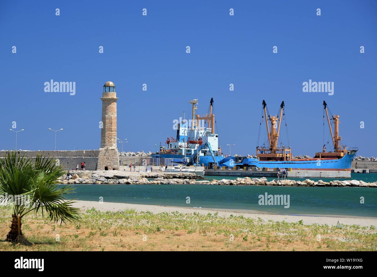 Vista sul faro e parte del porto di Rethimnon, Creta, Grecia. Foto Stock