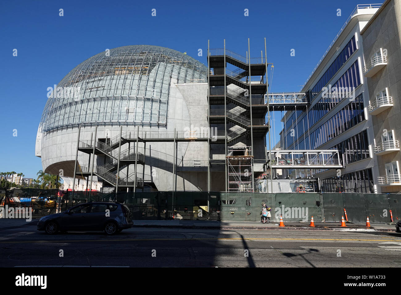 Los Angeles, CA / STATI UNITI D'America - 28 Giugno 2019: "sfera" della nuova accademia Museo di Motion Pictures nel distretto di Wilshire è mostrato in costruzione. Foto Stock