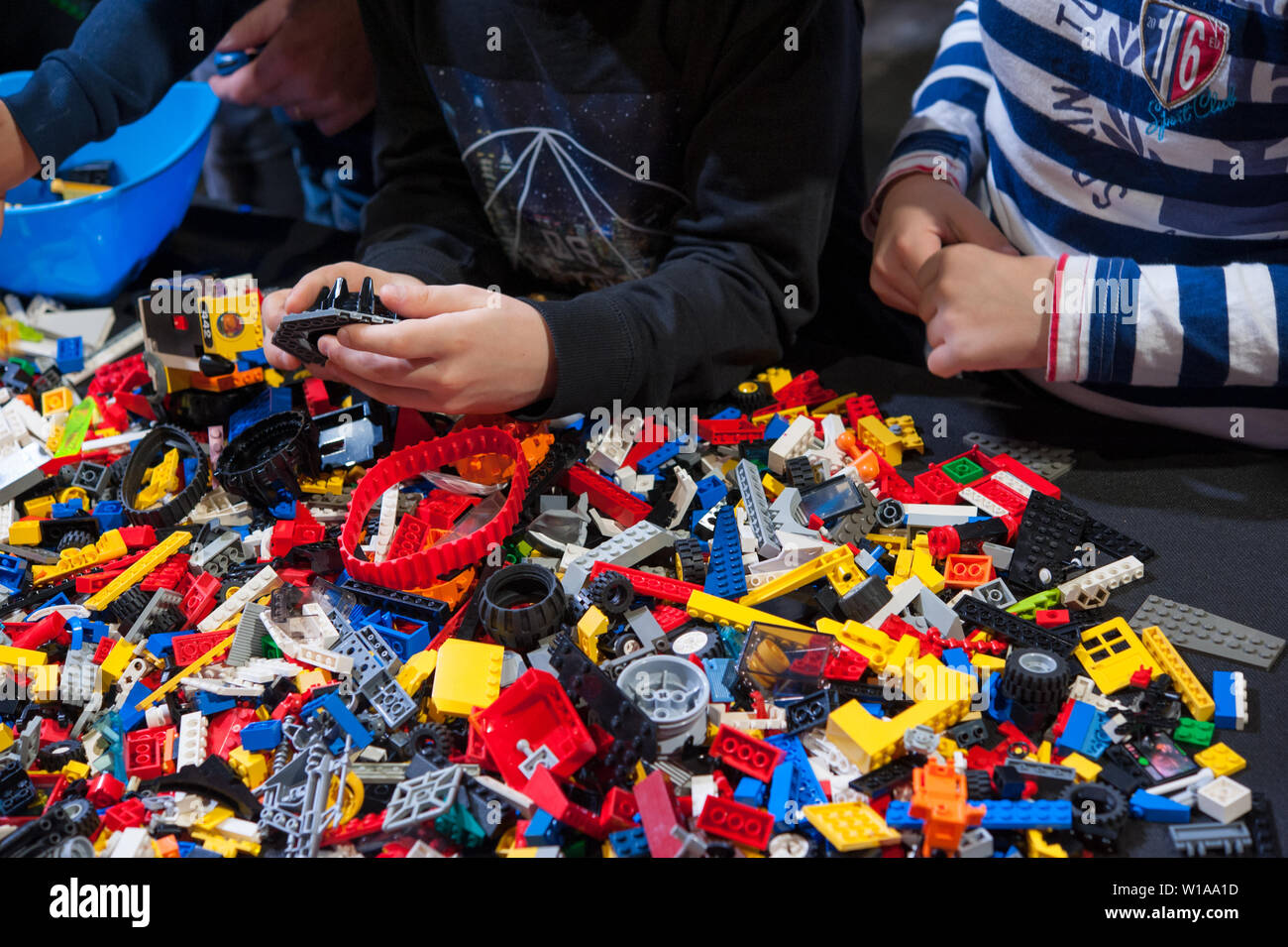 I mattoncini Lego in un negozio di giocattoli Foto stock - Alamy