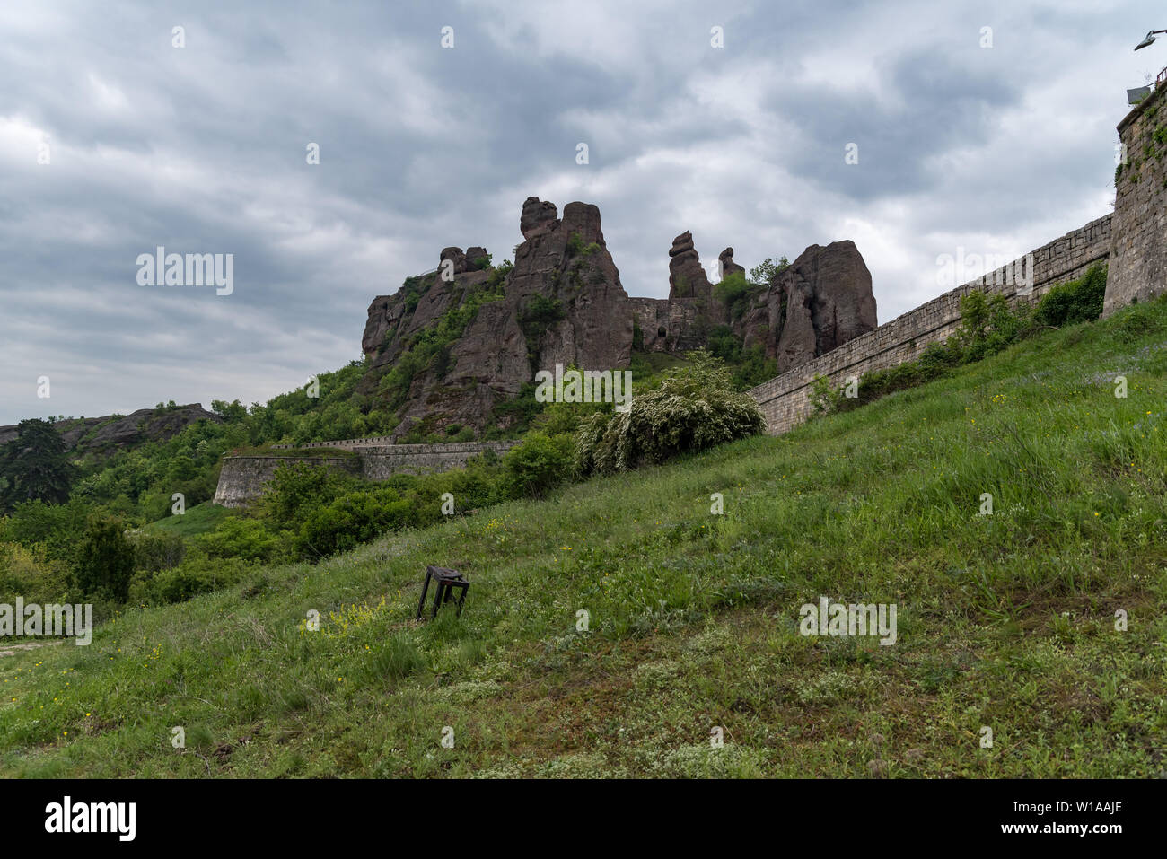 Le pareti della fortezza Kaleto e le rocce di Belogradchik, Bulgaria Foto Stock