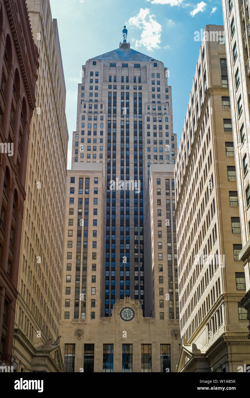 Chicago, Illinois, Stati Uniti d'America - 25 Luglio 2009: Chicago Board of Trade Building. Un grattacielo e una pietra miliare storica nazionale costruito nel 1930. Foto Stock