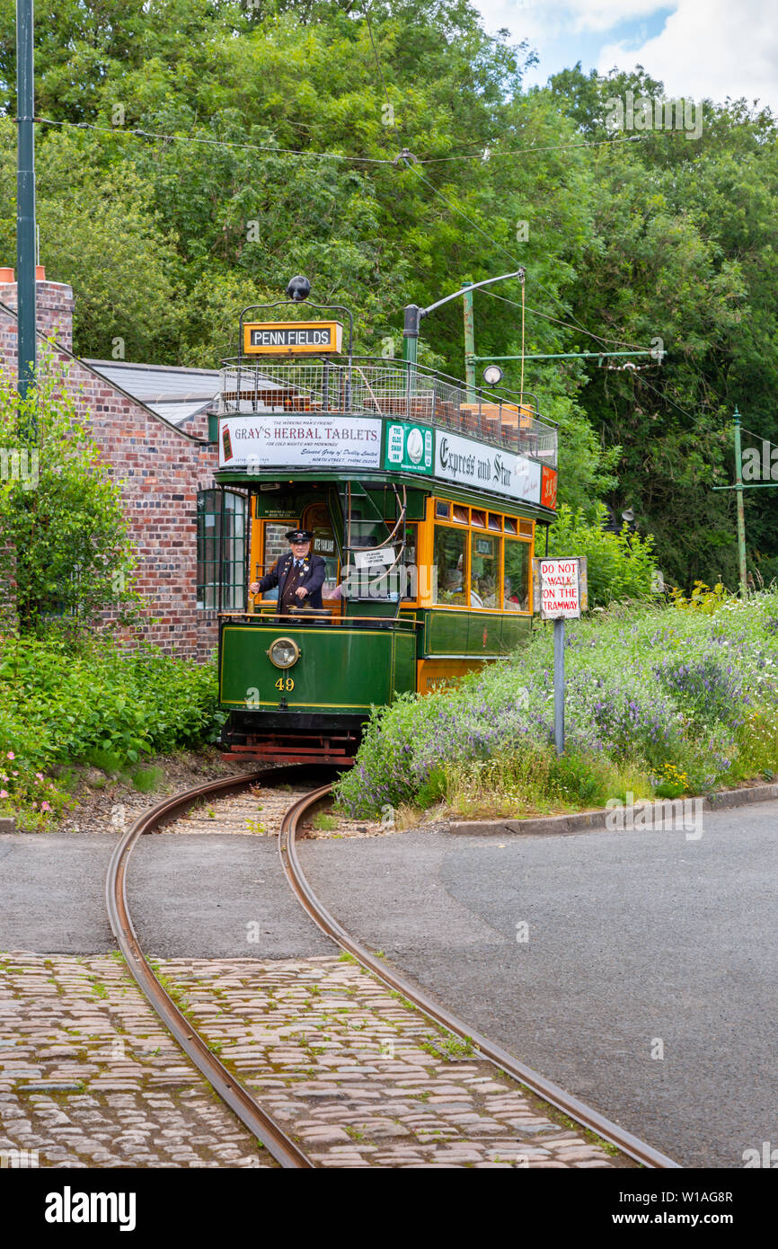 Vecchio tram su rotaie, Black Country Living Museum, Dudley Regno Unito Foto Stock
