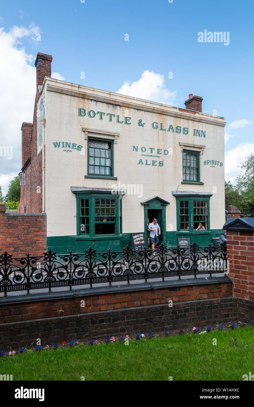 Il flacone di vetro e pub, Black Country Living Museum, Dudley Regno Unito Foto Stock