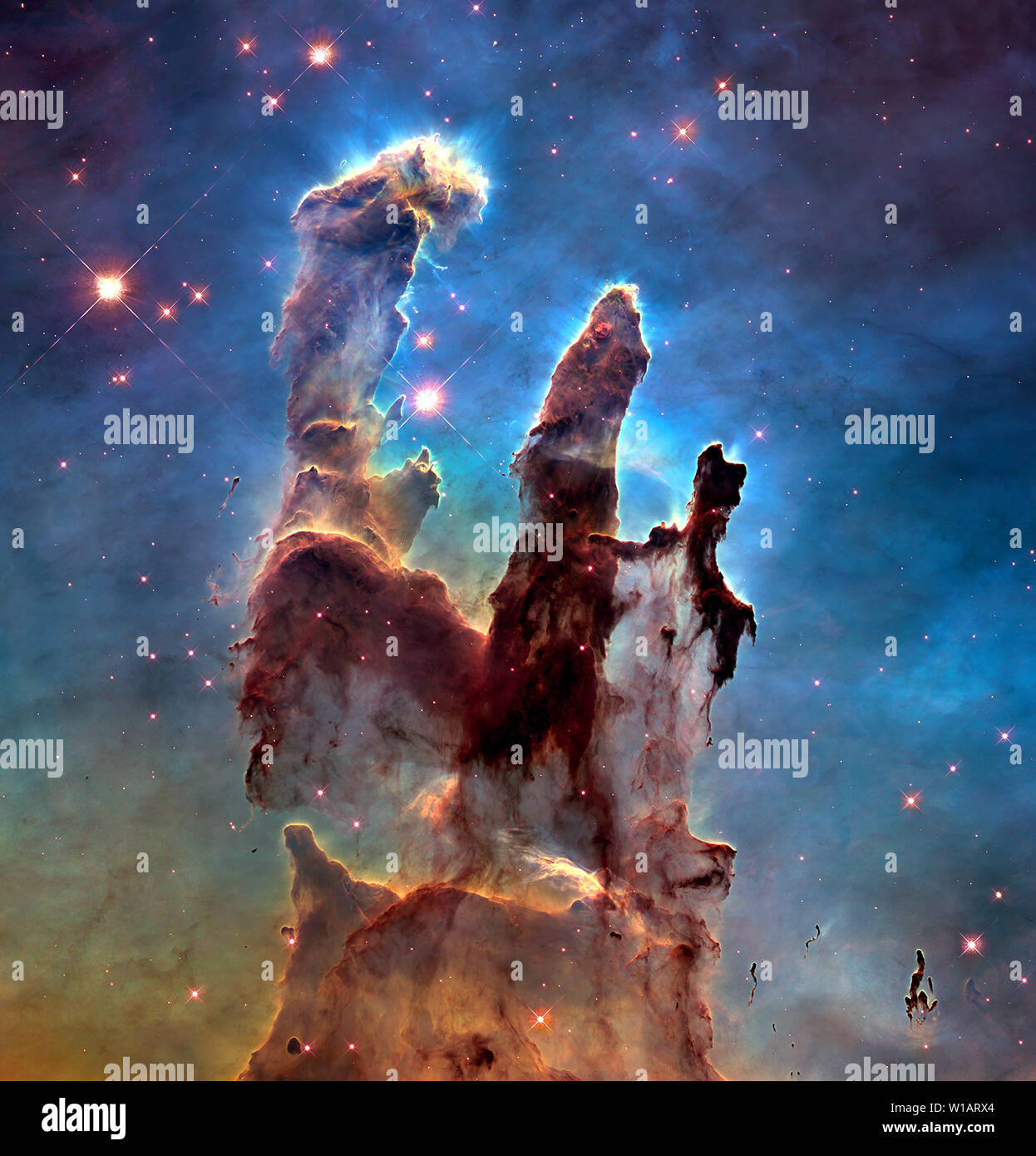 I pilastri della creazione nella nebulosa Eagle Foto Stock