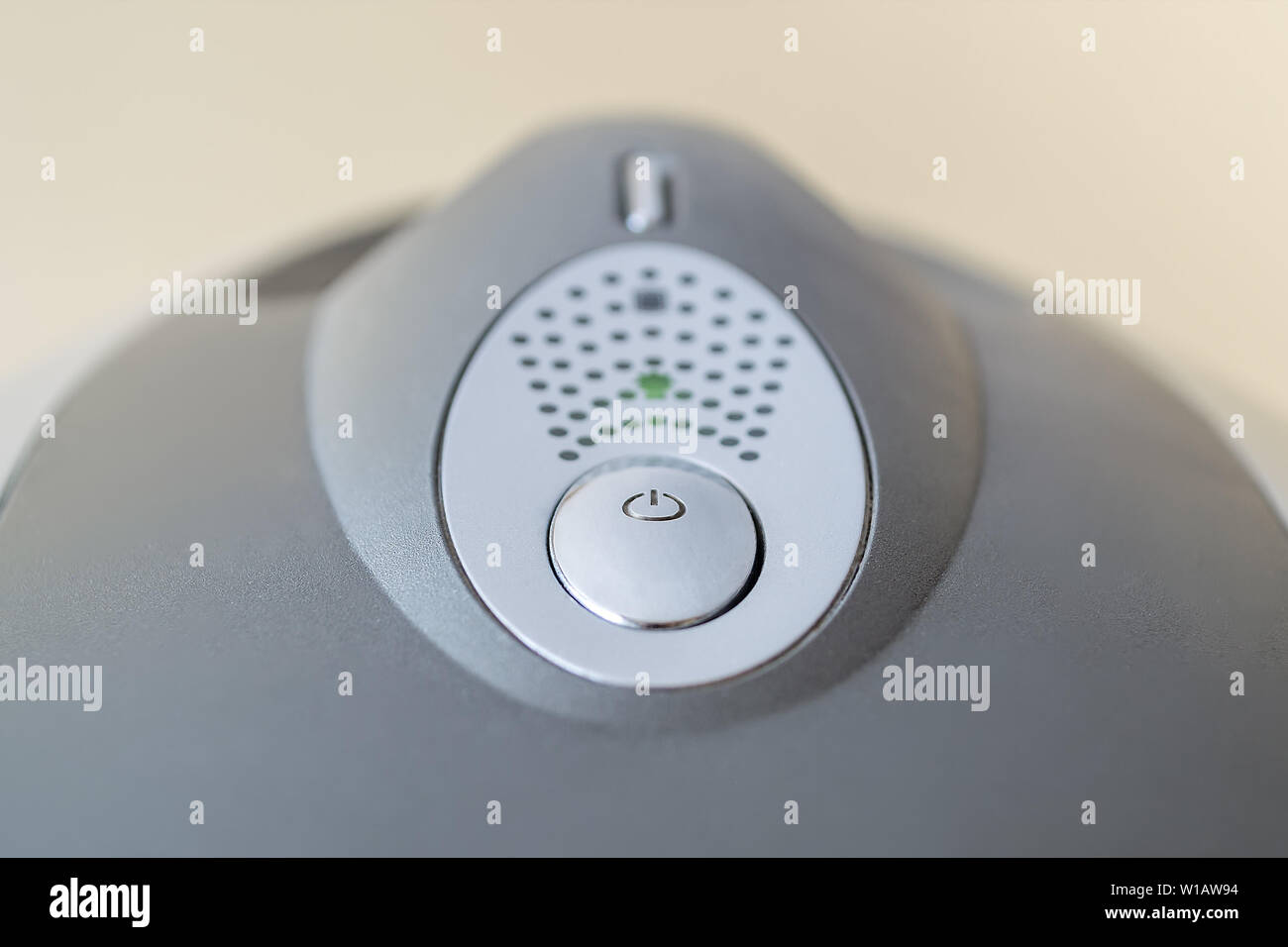 Su Off e reimpostare i pulsanti sulla parte superiore del sistema di personal computer unità. Pulsante di alimentazione sul pc case. Apparecchiature Hardware concetto. Close up. Foto Stock