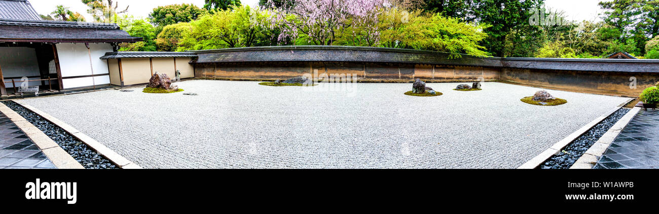 Rock giardino zen al Tempio di Ryoanji, Kyoto, Giappone Foto Stock