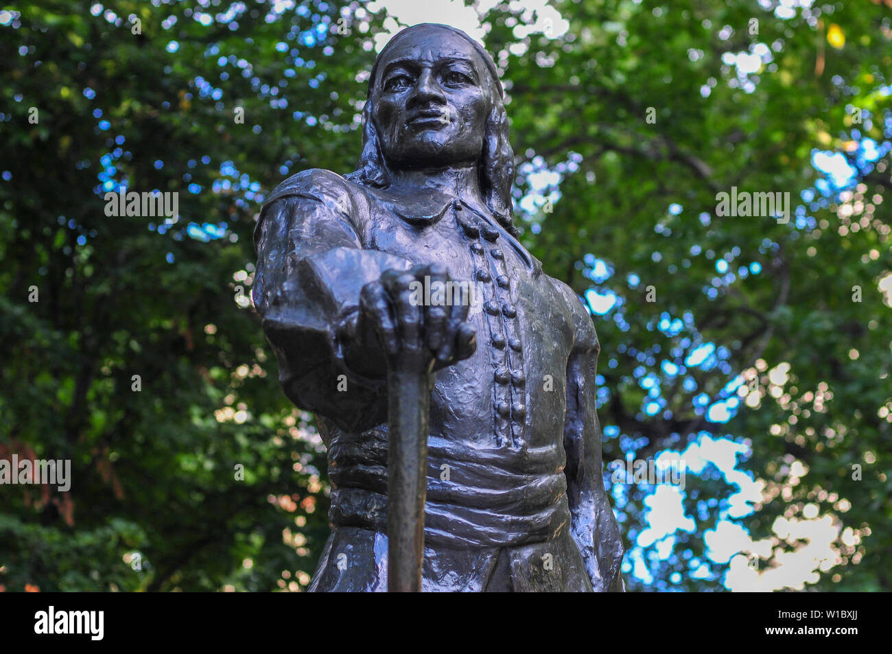Monumento a Pietro Stuyvesant, ultimo governatore generale della colonia olandese di New Amsterdam in Stuyvesant Square, New York City. Foto Stock