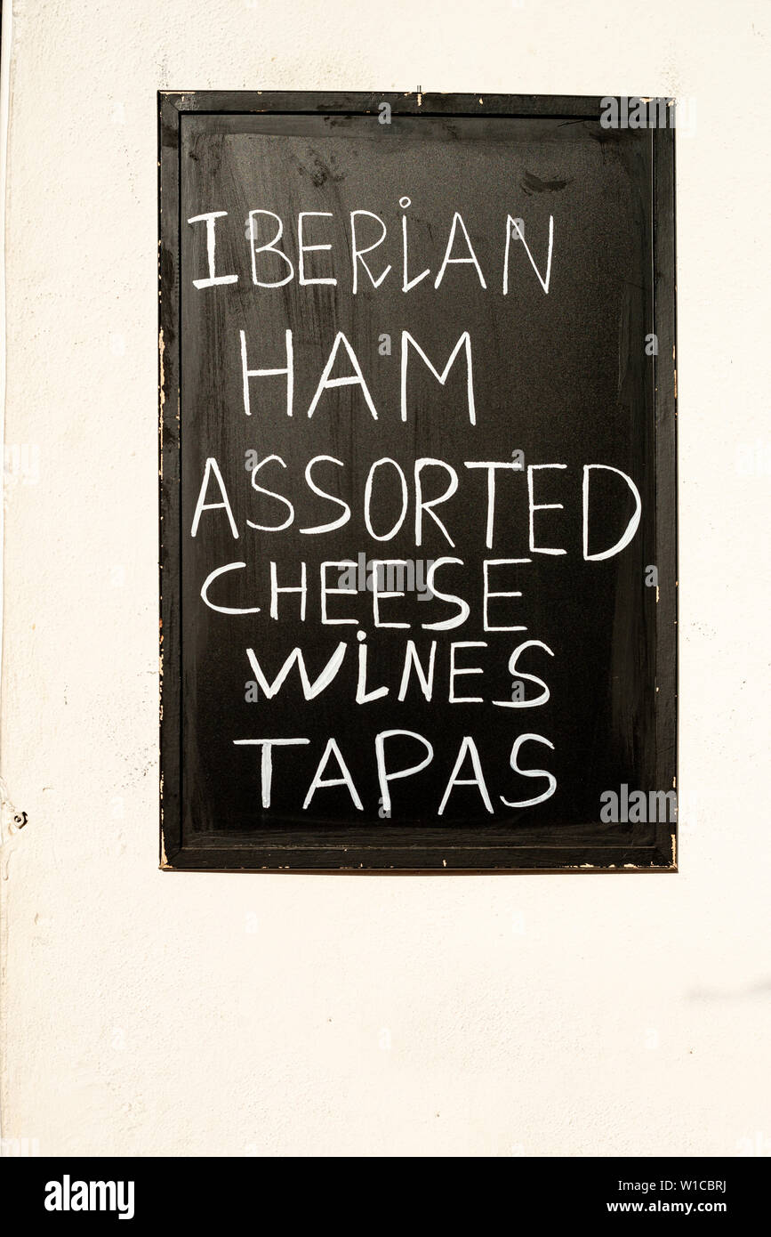 Spanisch tapas billboard scritto in inglese Foto Stock