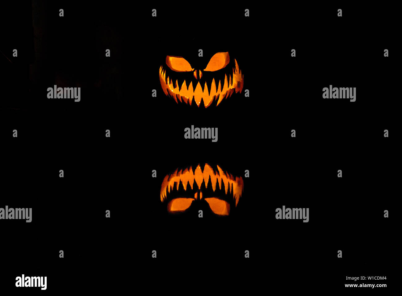 L'arte. Scenario. Le zucche. Tradizione americana. Festa di Halloween. Specifico per Halloween è incisa la zucca, che è Jack's lanterna. Questo è esattamente il Foto Stock
