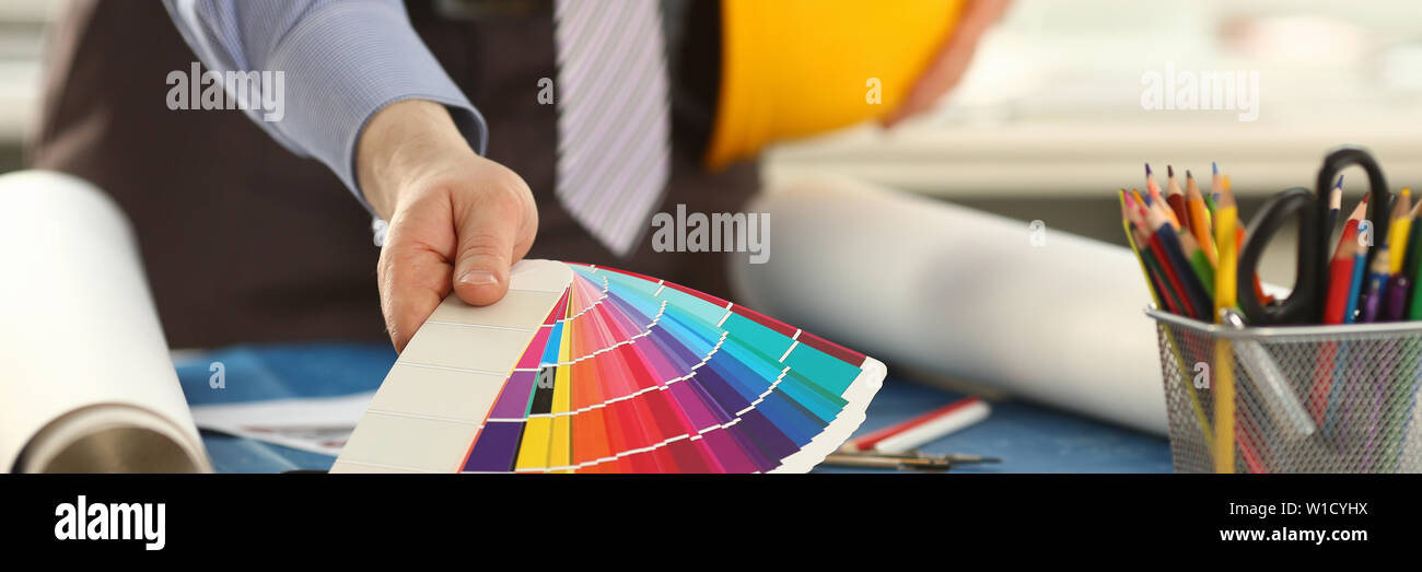 L'architetto dello spettro di contenimento tavolozza di colori in ufficio Foto Stock