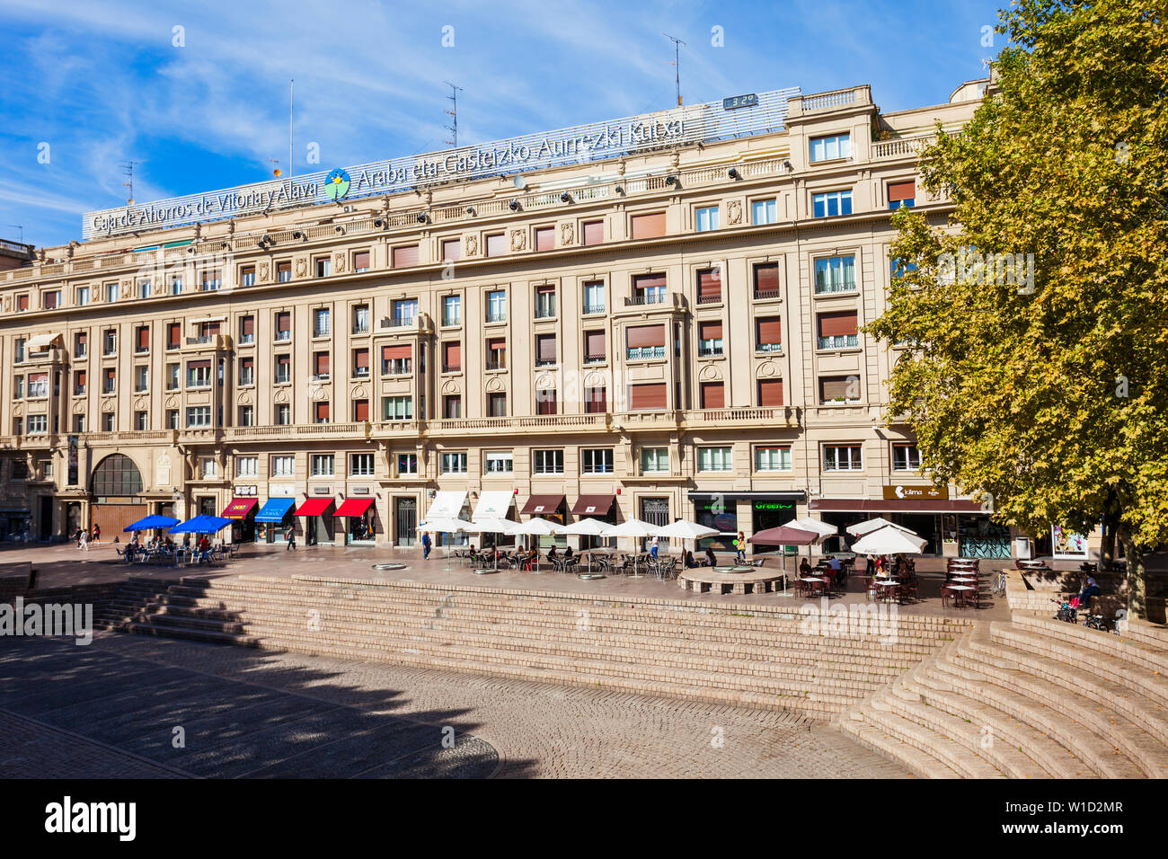 VITORIA-GASTEIZ, Spagna - 28 settembre 2017: urbani di Risparmio di Vitoria o Caja Vital Kutxa parte di Kutxabank presso la Plaza de Los Fueros di Vit Foto Stock