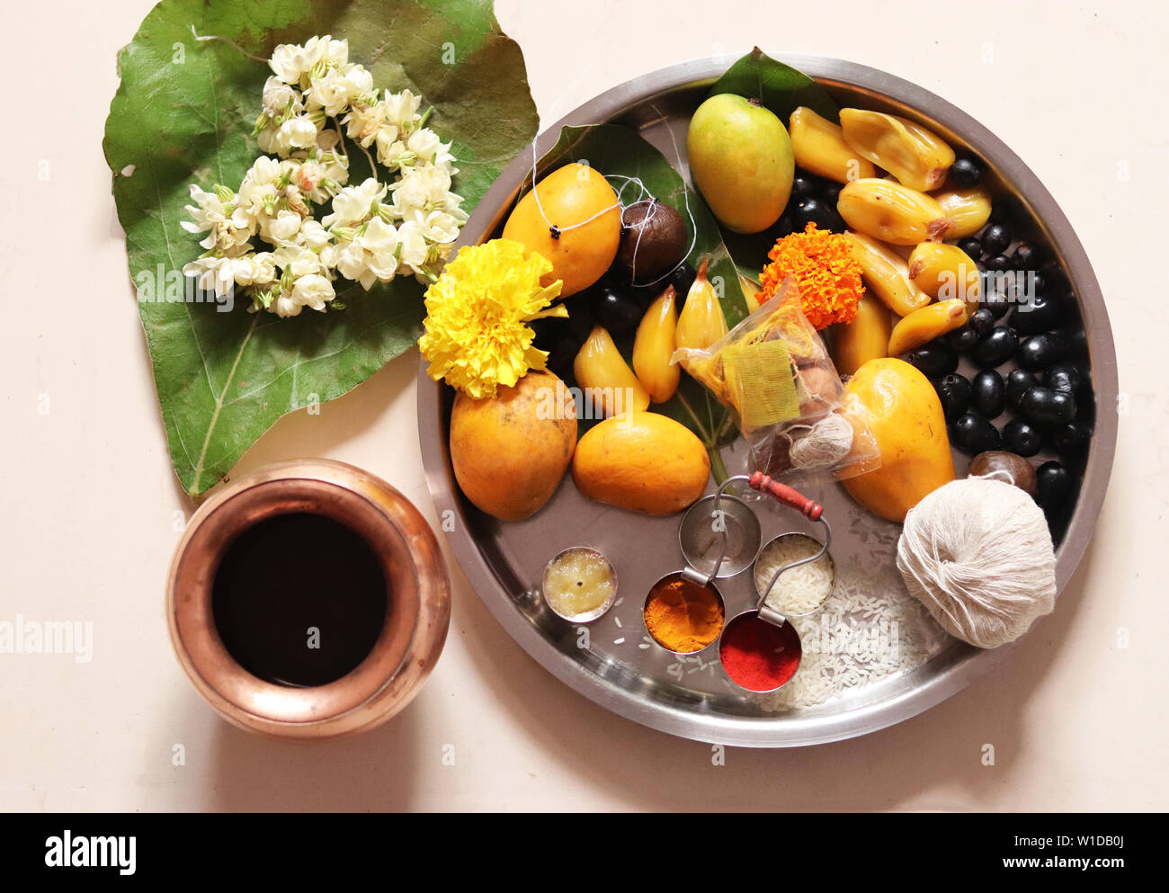 Indian tradizionale piatto di culto Foto Stock