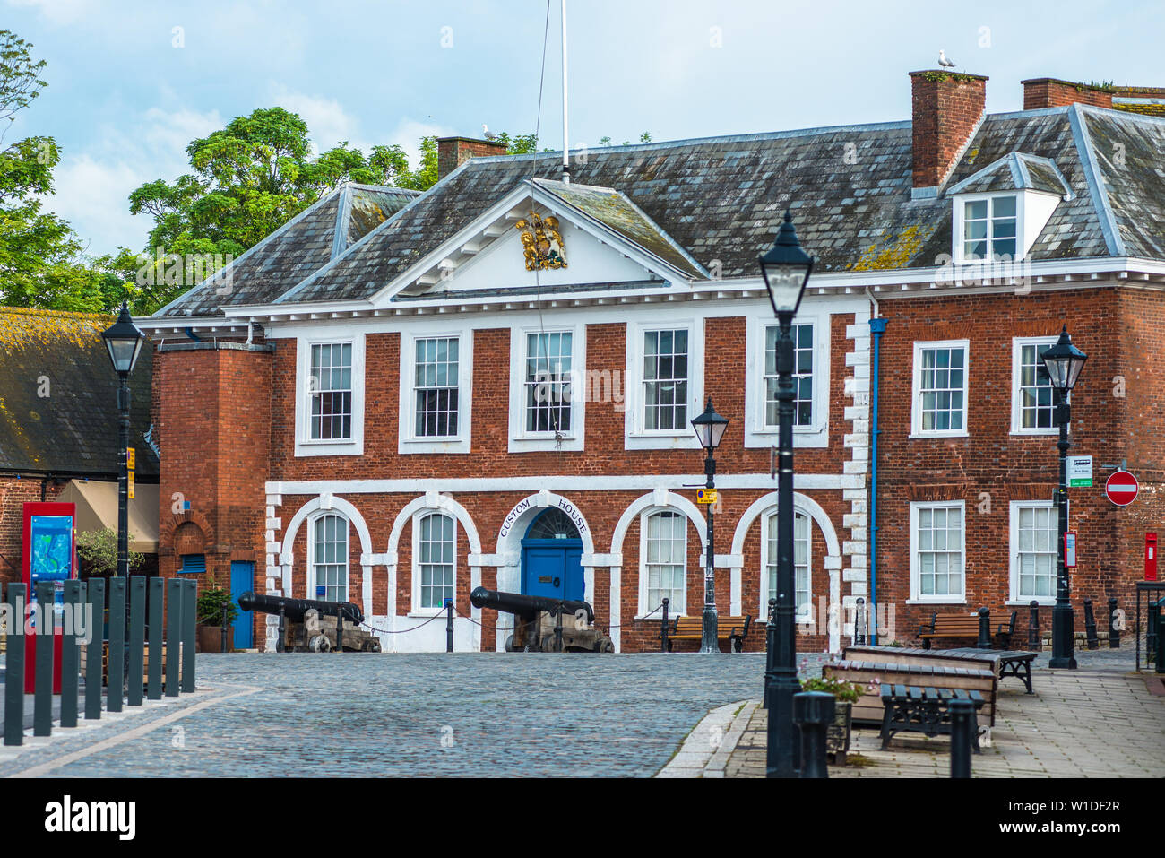 Il Custom House sul Quay sulla banca del fiume Exe in Exeter Devon, Inghilterra, Regno Unito. Foto Stock