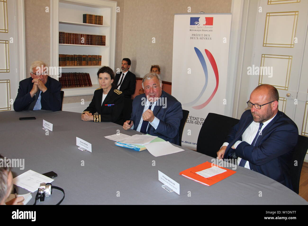 Gérard LARCHER Presidente del Senato e i senatori sono venuto per incontrare i sindaci da 20 a 100 000 abitanti per conoscere le loro esigenze e difficoltà Foto Stock