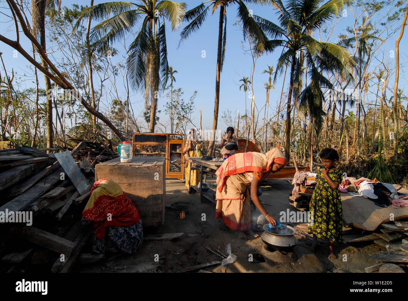 Il Bangladesh, il ciclone Sidr distruggono villaggi in Southkhali nel distretto Bagerhat , i senzatetto, la casa è stata completamente distrutta da alta marea Foto Stock