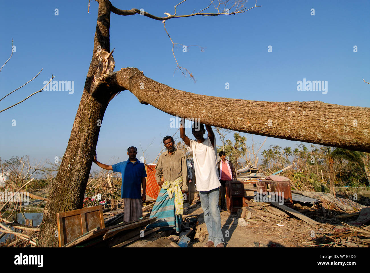 Il Bangladesh, il ciclone Sidr e alta marea distruggono villaggi in Southkhali nel distretto Bagerhat / BANGLADESCH, der Zyklon Wirbelsturm Sidr und eine Sturmflut zerstoeren Doerfer Kuestengebiet im von Southkhali Foto Stock