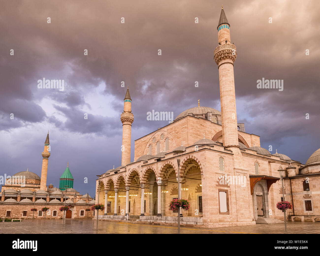 La piazza centrale della città vecchia di Konya, Turchia Foto Stock