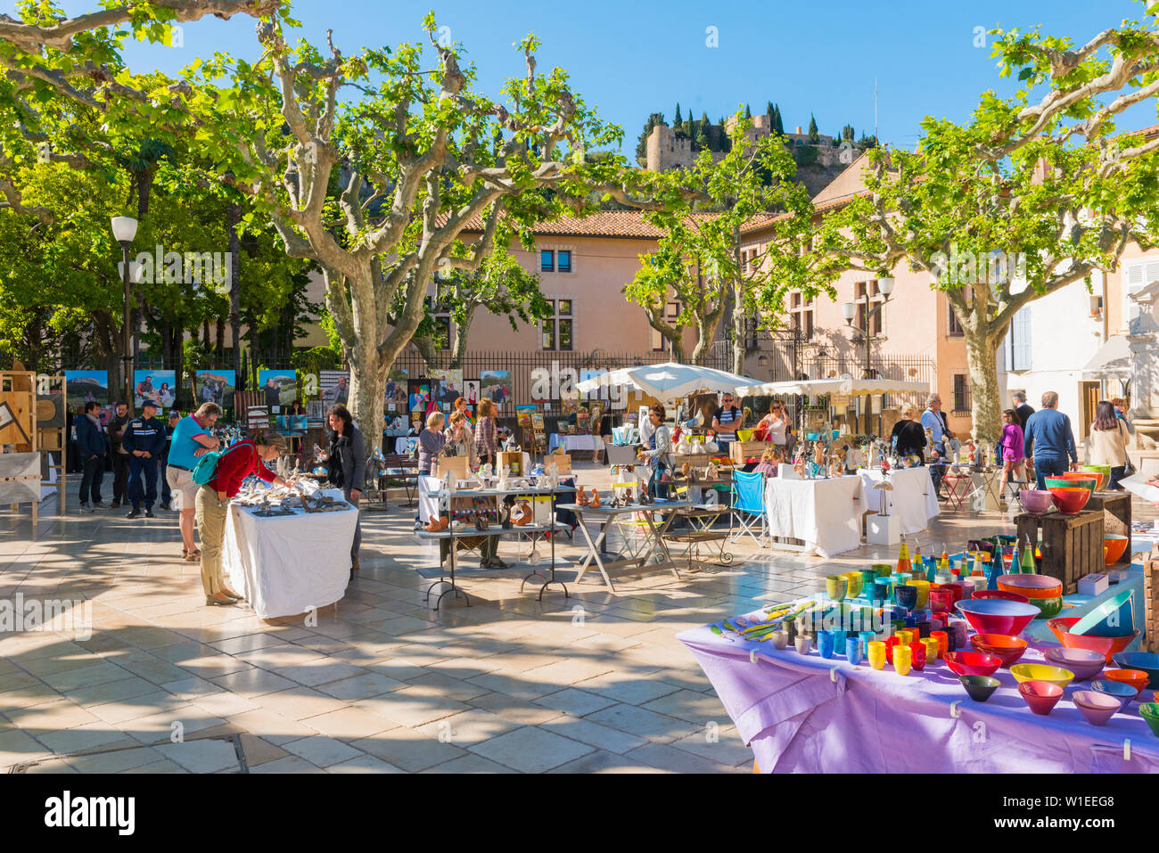 Mercato Mattutino nel porto di Cassis, Cassis, Bouches du Rhone, Provenza, Provence-Alpes-Côte d'Azur, Costa Azzurra, Francia, Europa Foto Stock