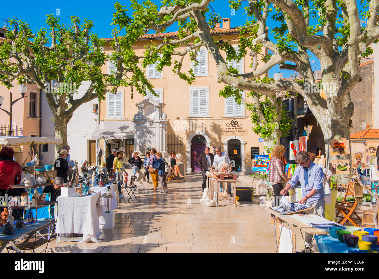 Mercato Mattutino nel porto di Cassis, Cassis, Bouches du Rhone, Provenza, Provence-Alpes-Côte d'Azur, Costa Azzurra, Francia, Europa Foto Stock