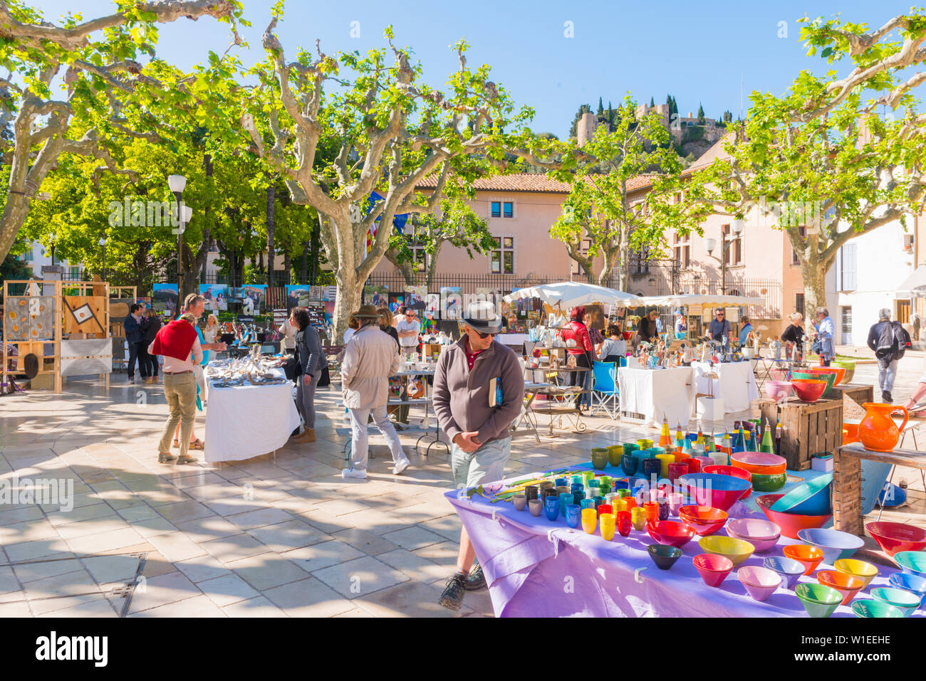 Mercato Mattutino nel porto di Cassis, Cassis, Bouches du Rhone, Provenza, Provence-Alpes-Côte d'Azur, Costa Azzurra, Francia, Europa Foto Stock