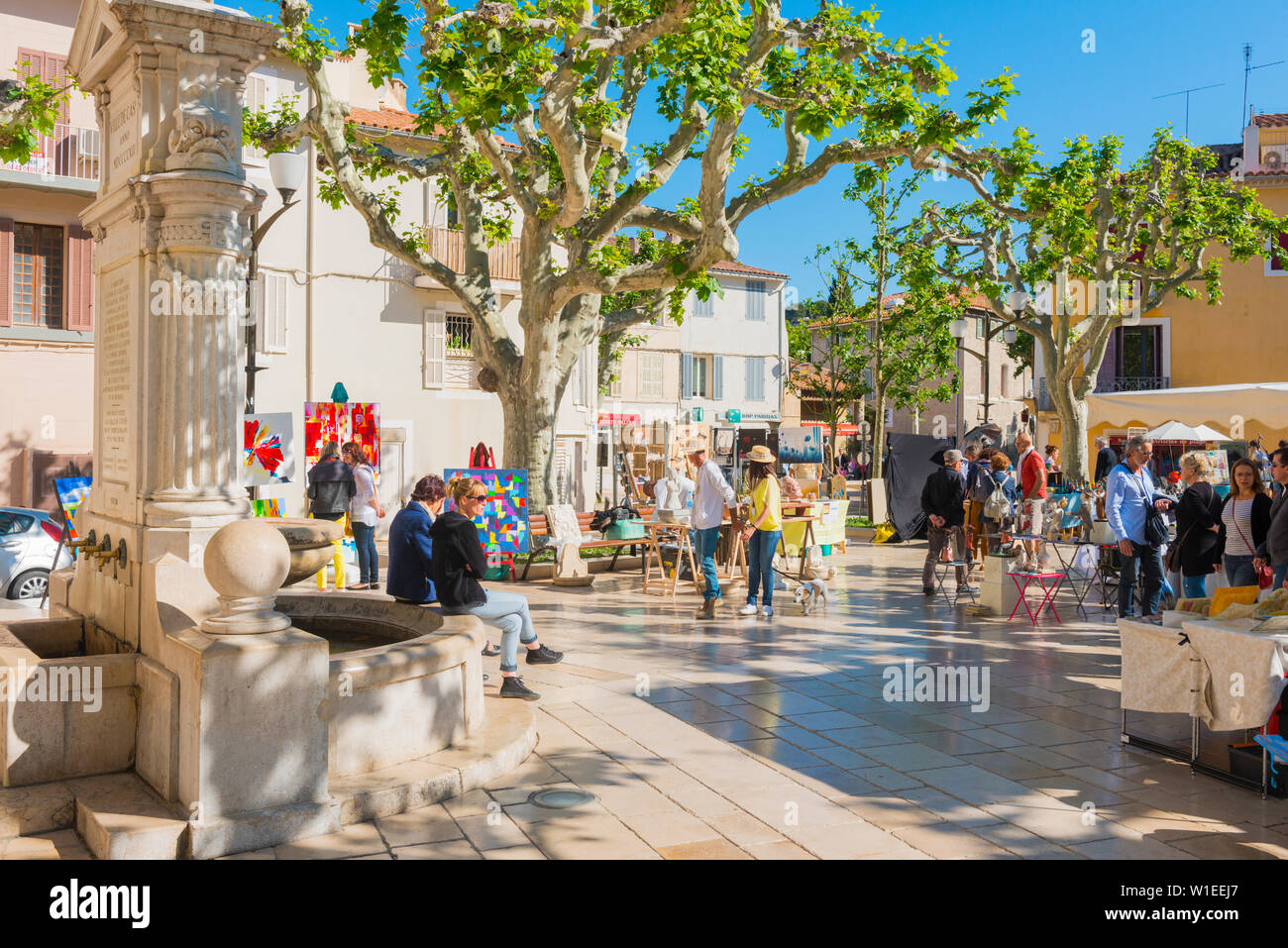 Mercato Mattutino nel porto di Cassis, Cassis, Bouches du Rhone, Provenza, Provence-Alpes-Côte d'Azur, in Francia, in Europa Foto Stock
