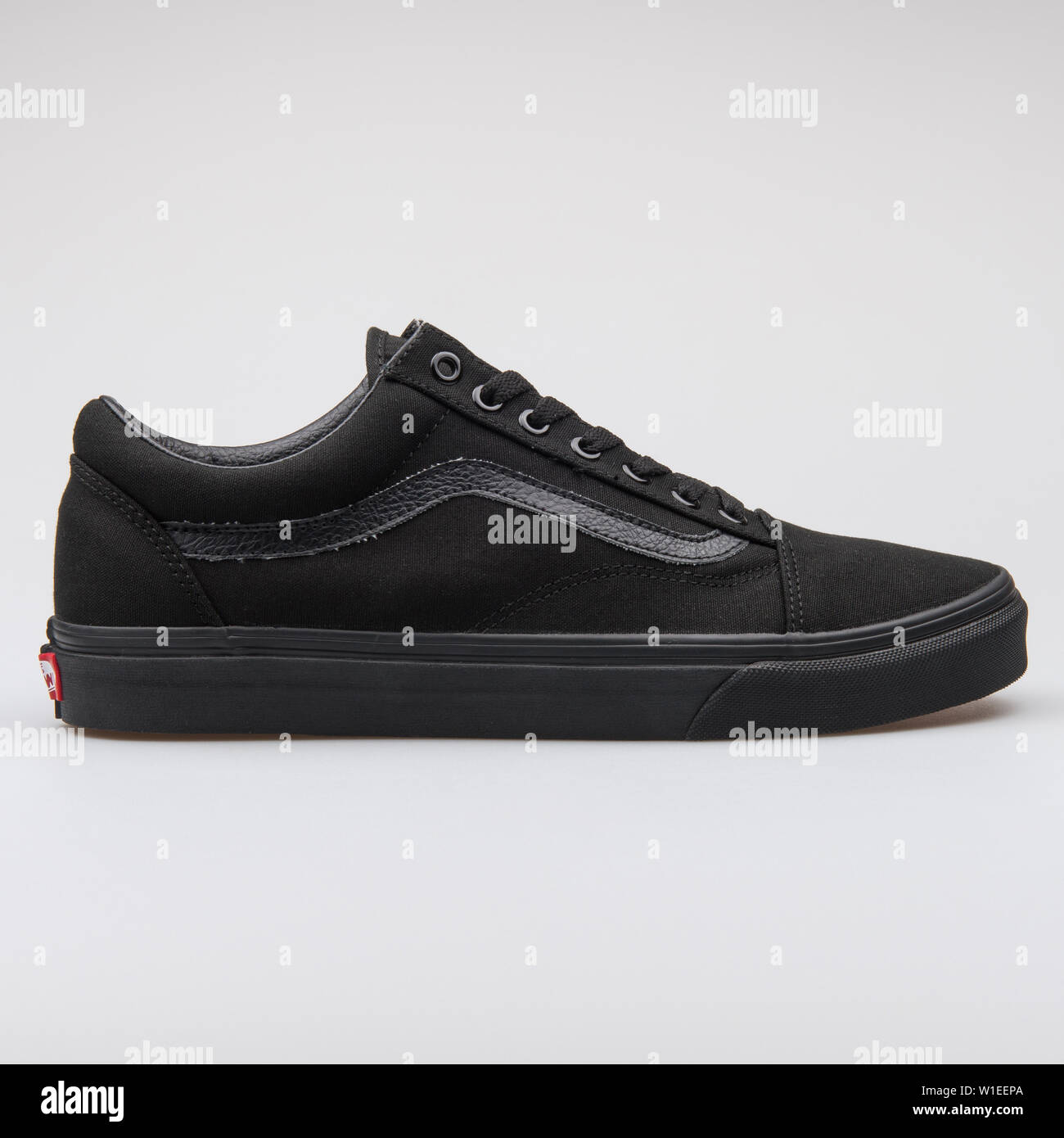 Scarpe vans in pelle immagini e fotografie stock ad alta