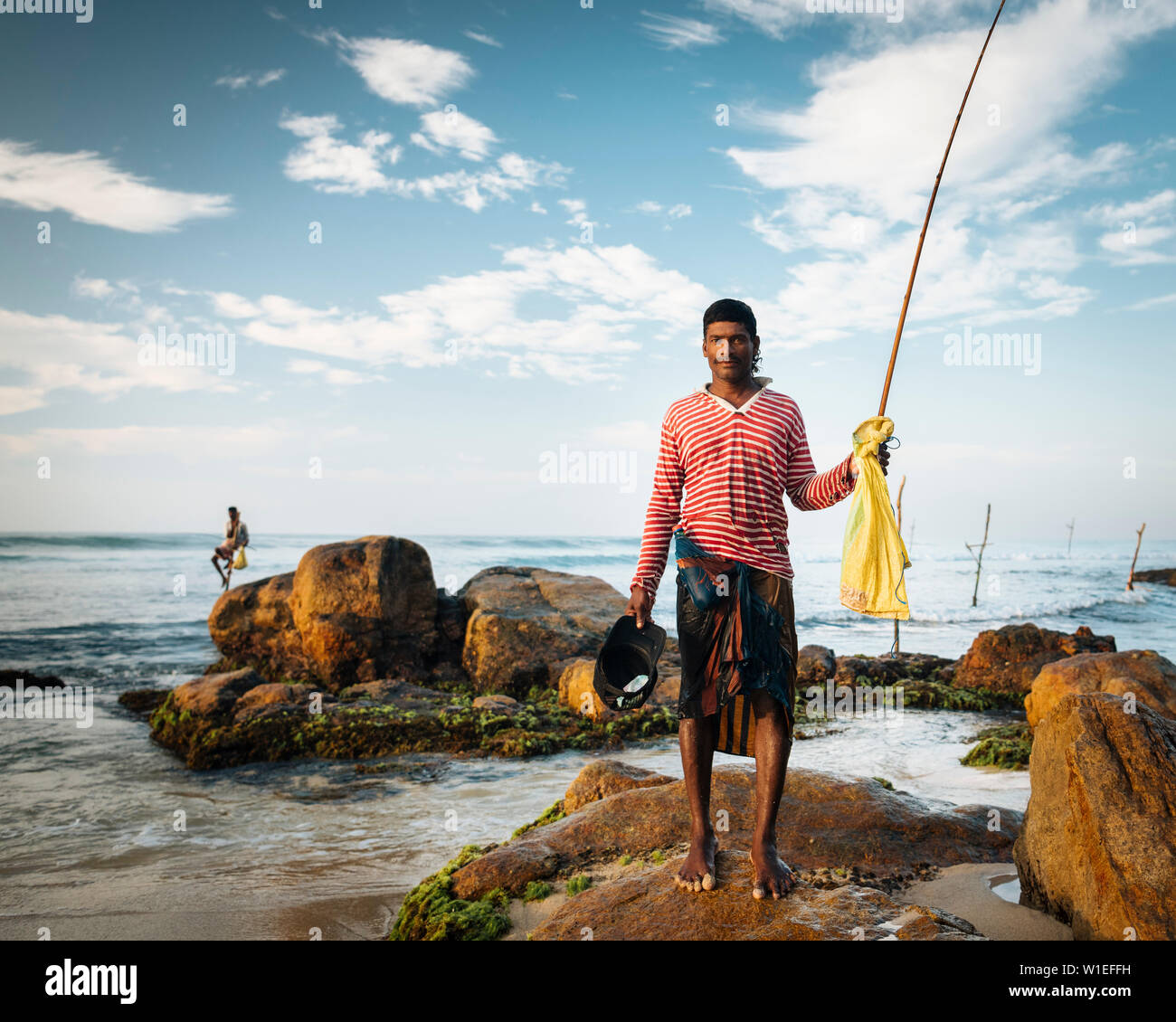 Ritratto di Stilt Fisherman, Weligama, South Coast, Sri Lanka, Asia Foto Stock