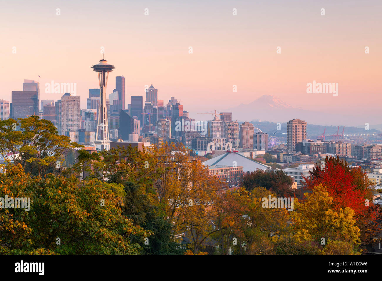 Vista della Space Needle da Kerry Park, Seattle, nello Stato di Washington, Stati Uniti d'America, America del Nord Foto Stock